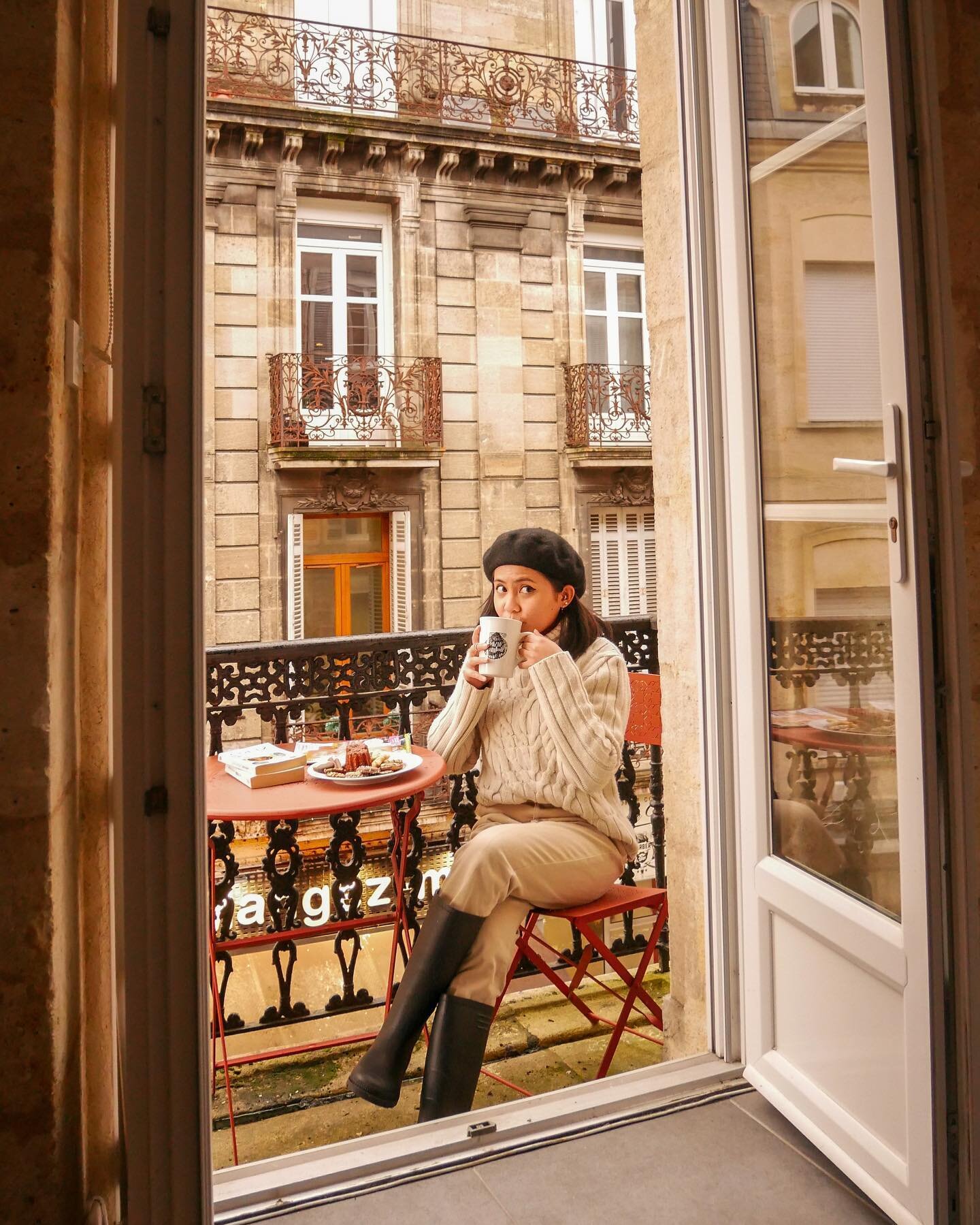 Good morning 2021 ☕️
.
.
.
#bordeaux #france #francetourisme #travelphotography #ootd #thriving #newyears