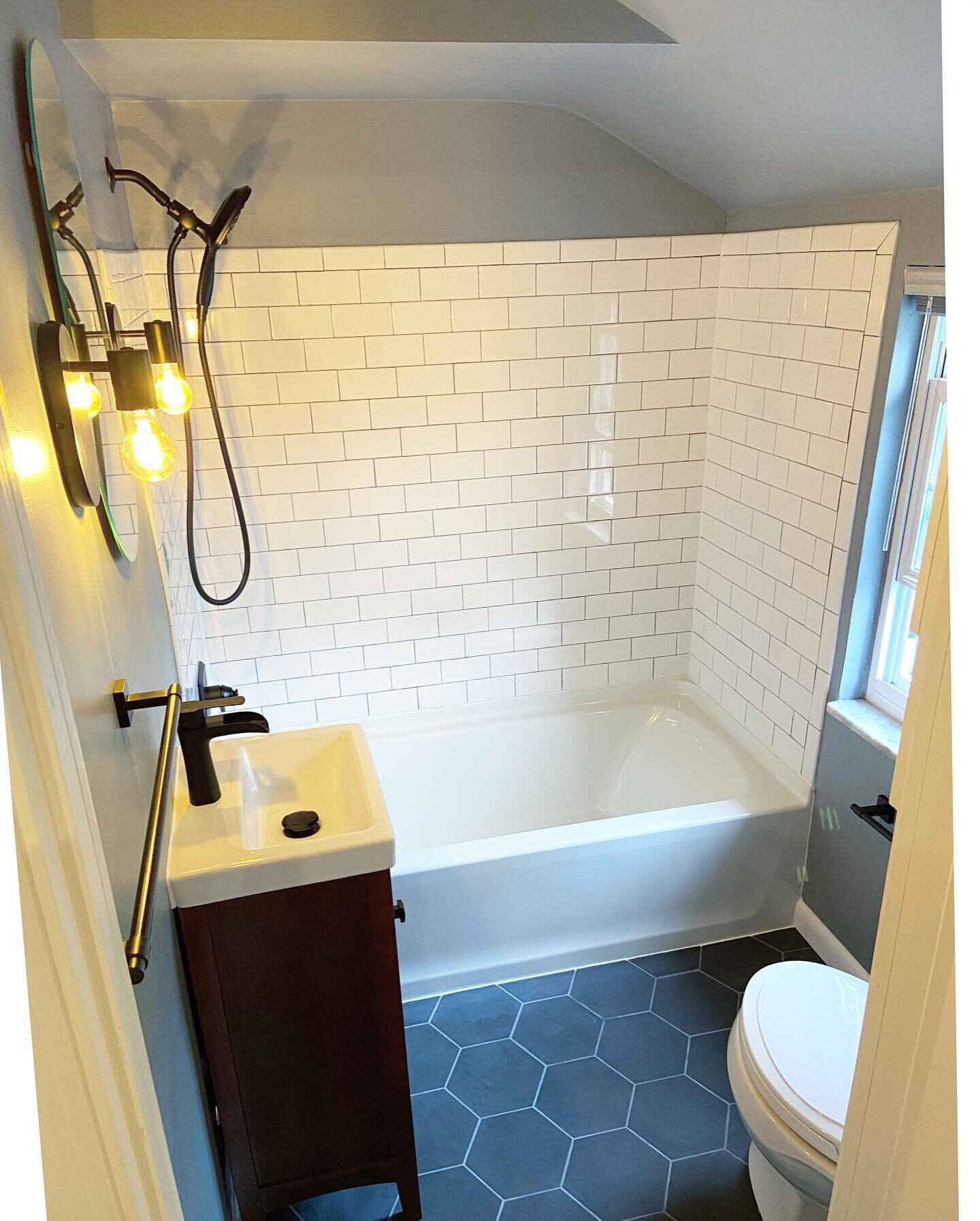 Full bathroom renovation with all new fixtures.

We wrapped up this Verona bathroom renovation back in June. Just like the homeowners, we love the outcome. Our favorite finishes? The floor tile from our friends at @ceramiche_tile and the sink spout a