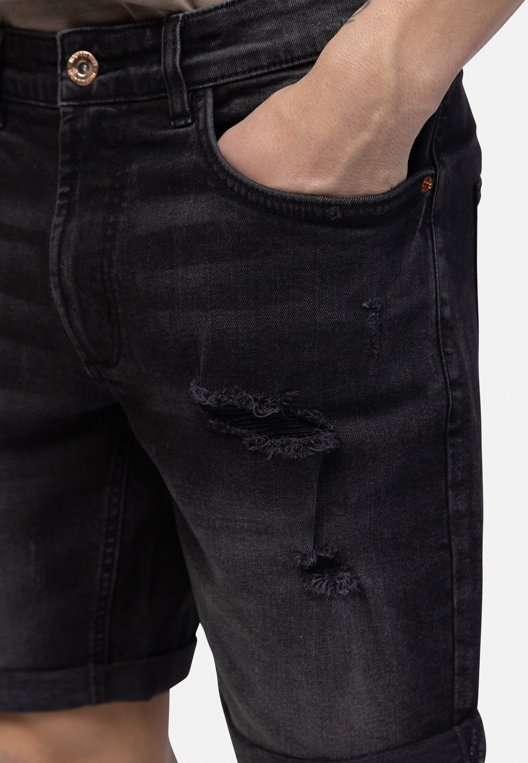 186045_Dust_Black_5.jpg