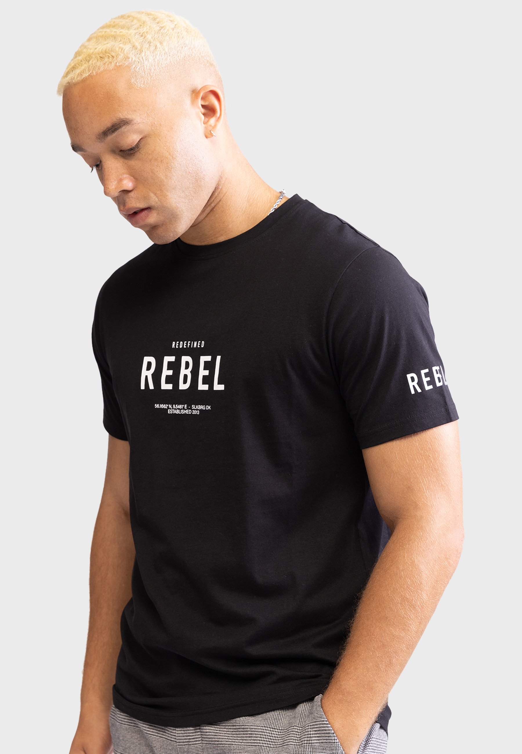 201084 RRRonan Tee - Black