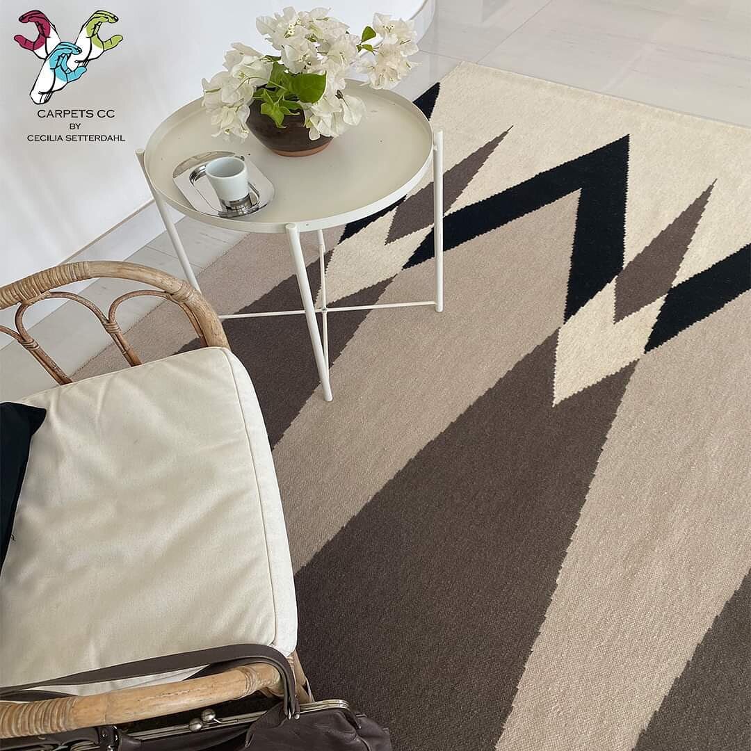 This carpet is made using a table hand-loom and is an everyday carpet with no pile.

Featuring a geometric design in neutral brown colours, this is also available in indigo.

Available in a per square meter price.

100% Wool.

Size: 170 x 240cm

#geo