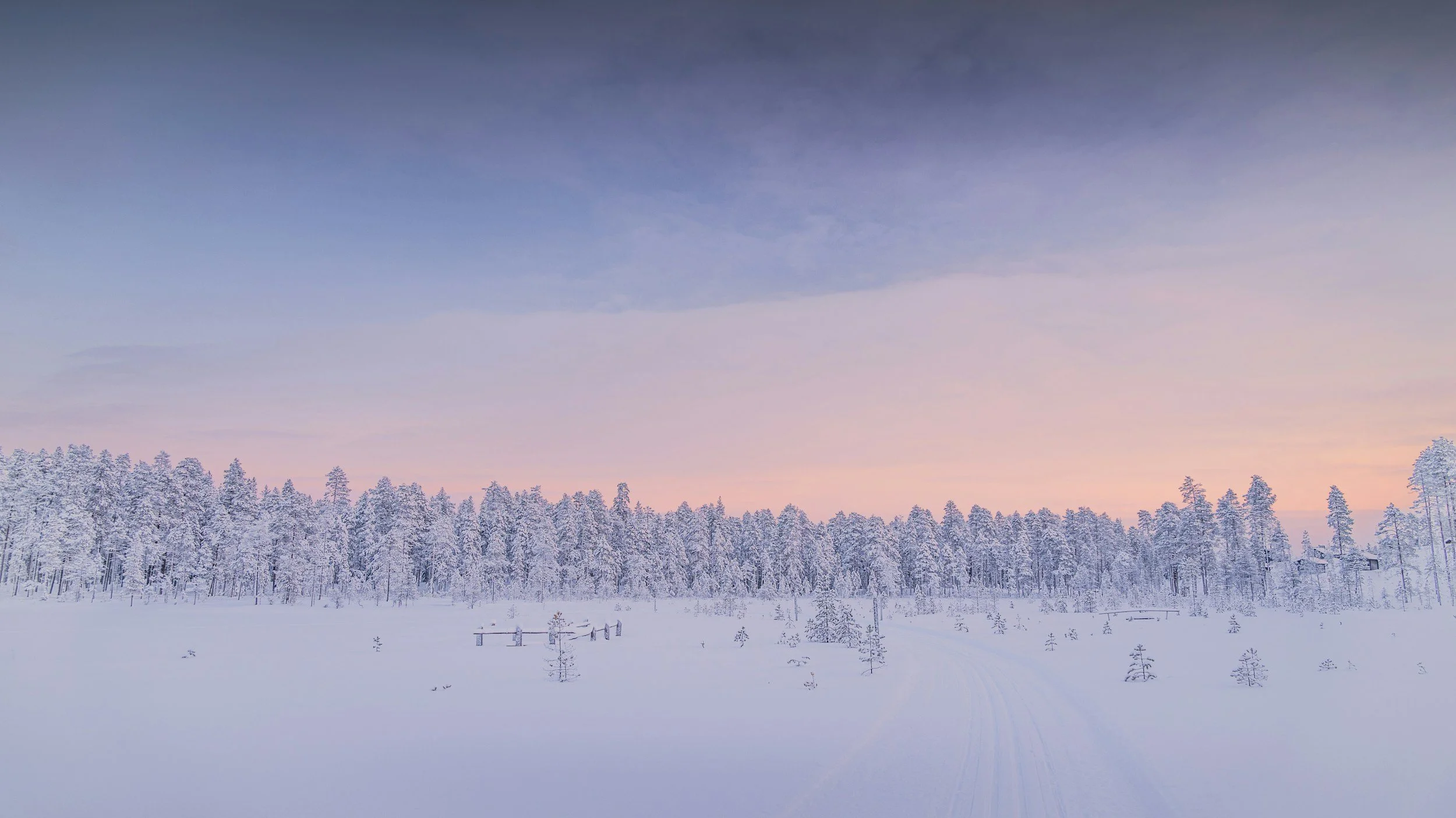 Ledighet under storhelger, föräldraledighet och lön – så påverkas du som arbetstagare