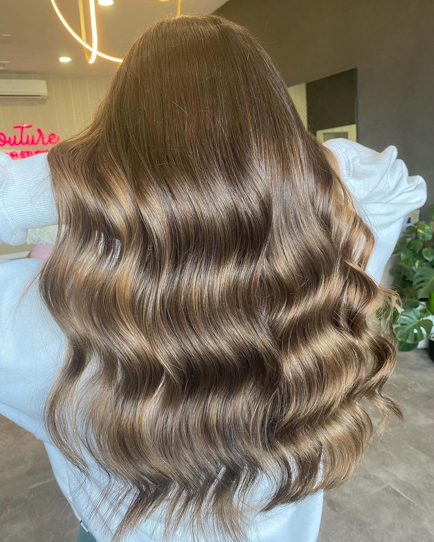Balayage doesn&rsquo;t have to be bright blonde.. The possibilities are endless&hellip; 

Who loves a subtitle balayage like this one⁉️ 👆🏻

#couturehairstudio #keuneaustralia #keuneanz #keunehaircosmetics #balayage #brunettebalayage #brunette #melb