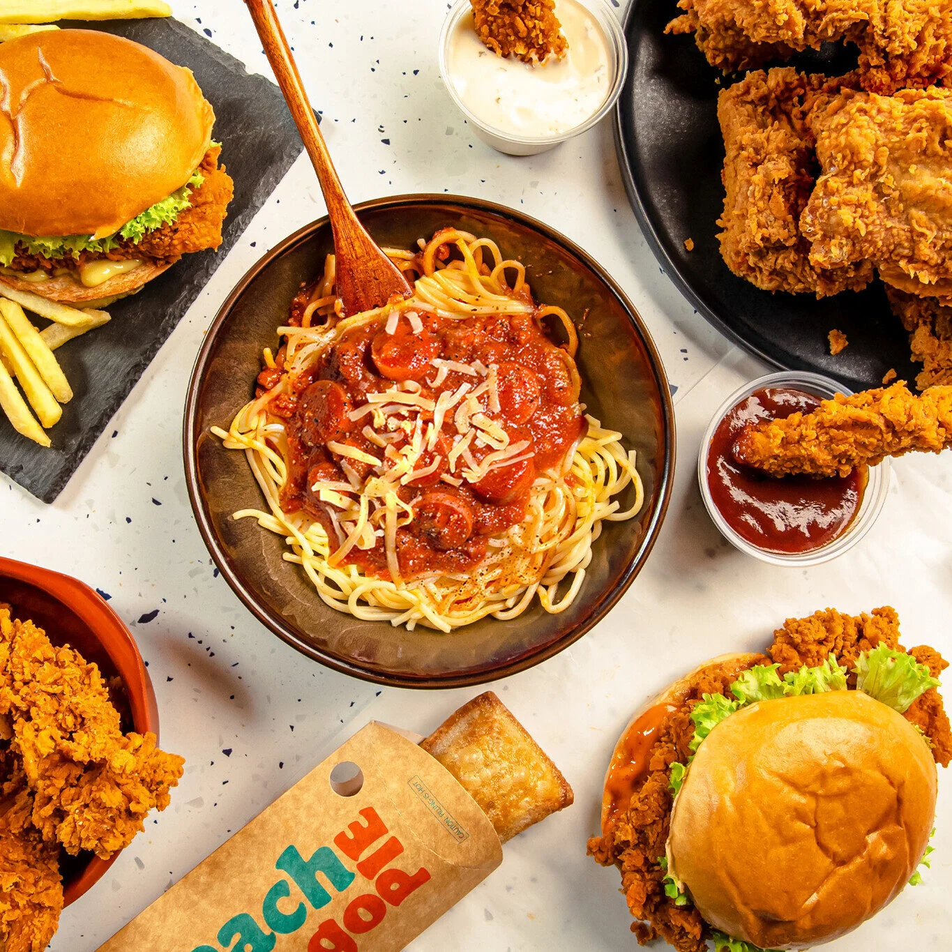 What you&rsquo;re looking at here is a proper Jollibee feast 😍

What&rsquo;s the first thing you&rsquo;re reaching for?