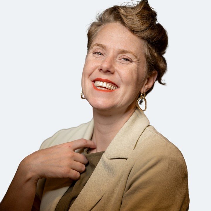 💥 It's another FABULOUS FEMALE FRIDAY! 

Today, I'm shouting from the rooftops about my gorgeous pal Thea May from @working_with_voice.

👱🏻Thea is a communications expert, providing practical communication coaching for passionate people who care a