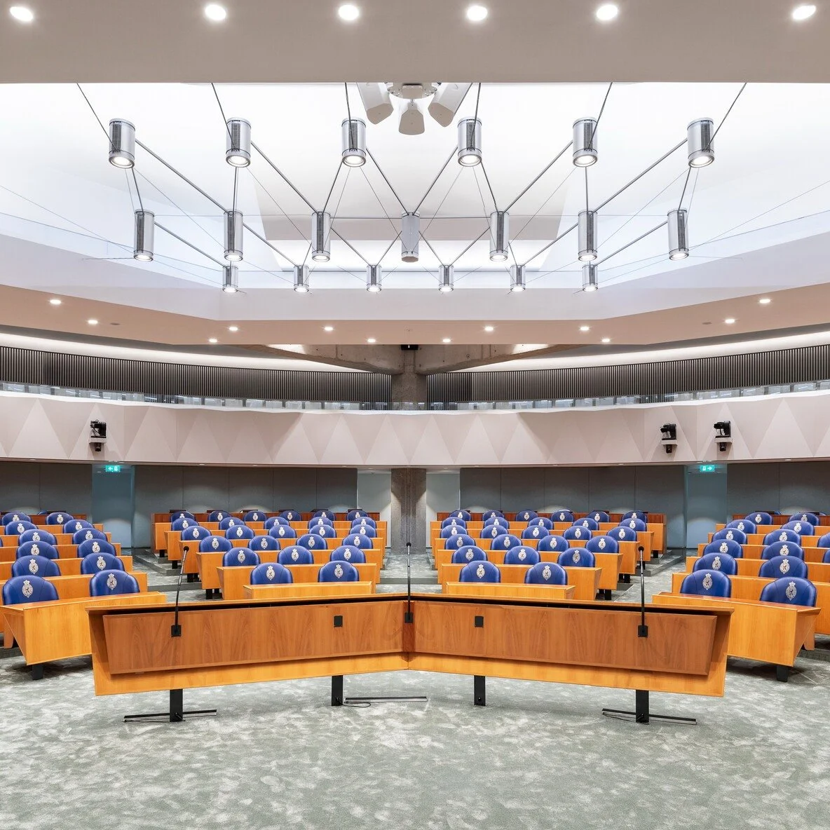Op donderdag 23 april 2026 bezoekt Studievereniging Ad Interim het politiek hart van Nederland, Den Haag. We gaan in gesprek met kersvers Tweede Kamerlid Henk Jumelet (CDA), die de portefeuilles klimaat en groene groei, openbaar vervoer, auto en fiet