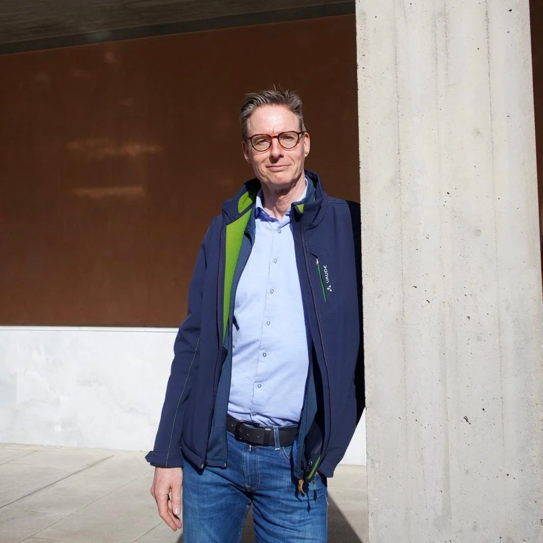 Op zondag 15 februari zijn de 28 reizigers tussen 19 en 61 jaar oud gearriveerd in Thessaloniki, Griekenland, waarmee de theologische studiereis van Studievereniging Ad Interim van start gegaan is. Met een vlucht die om 8.41 uur van Schiphol vertrok 