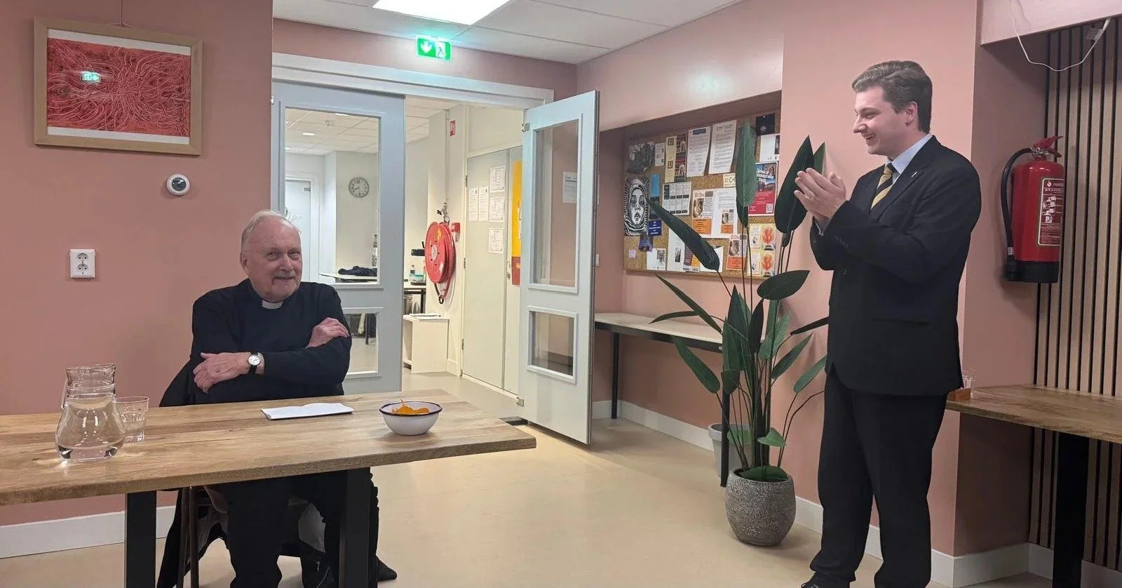 Op woensdag 8 april 2026 gaf de Hoogeerwaarde Heer Cor Mennen op uitnodiging van Studievereniging Ad Interim een lezing over eenheid en pluriformiteit in de Kerk van vandaag. Hierbij waren ongeveer dertig personen aanwezig, waaronder zowel theologies