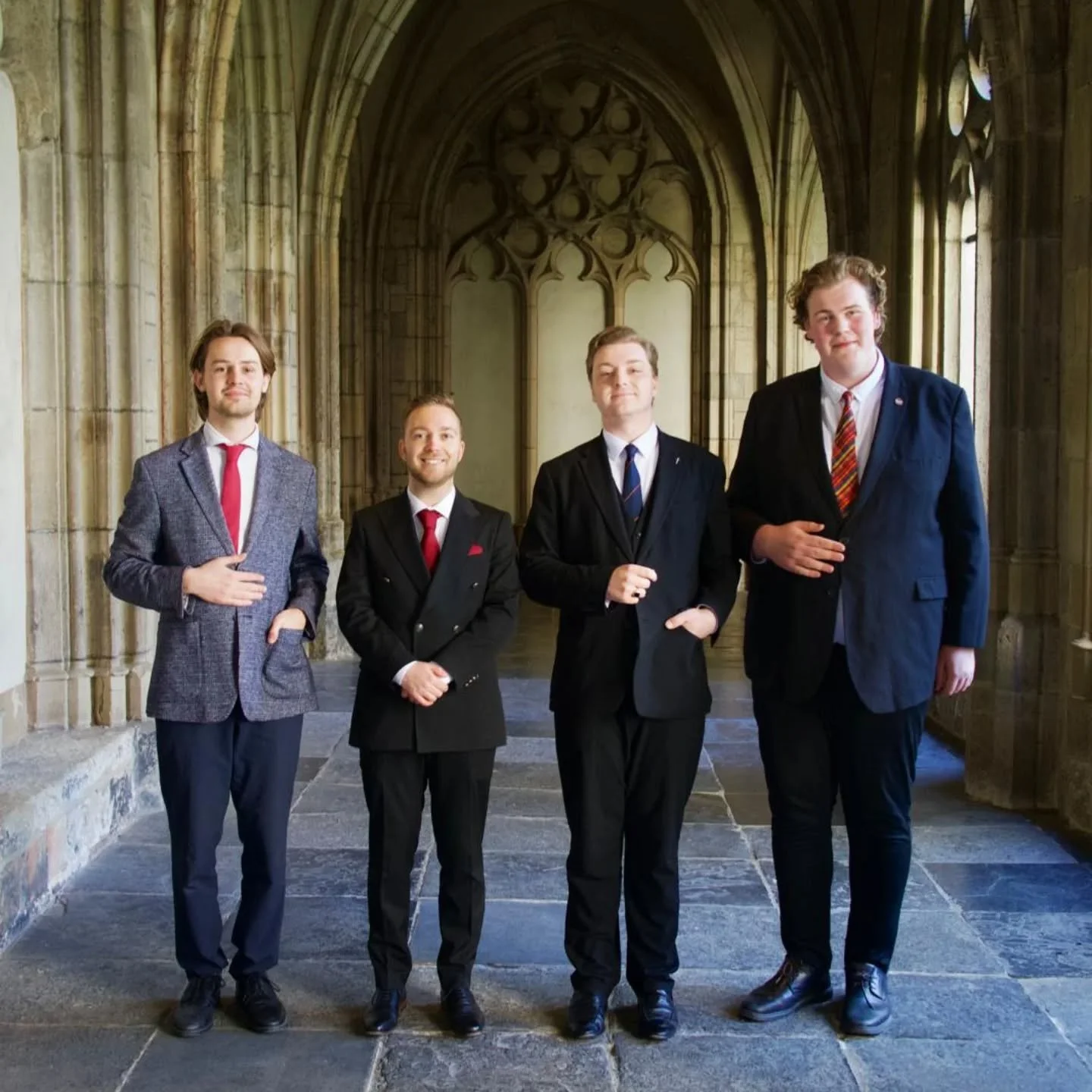 Recent werden er foto's gemaakt van een aantal bestuursleden. Het bestuur-Jumelet II bestaat op dit moment uit maar liefst zes personen, een recordaantal om de almaar groeiende studievereniging te bedienen.

Praeses: Klaas Gerard Jumelet (tweede van 