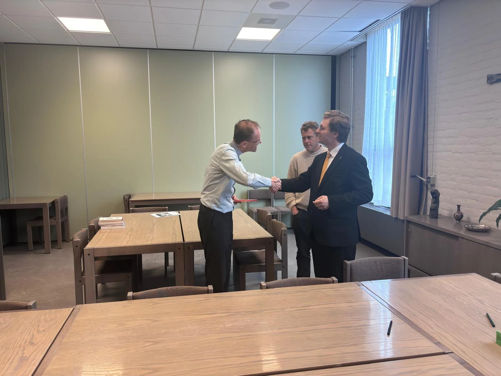 Van vrijdag 1 mei tot en met zondag 3 mei werd de jaarlijkse studentenretraite van Studievereniging Ad Interim gehouden. De retraiteleider was zuster Hildegard Koetsveld osb. Zij vertaalde een aantal werken van de Grieks-Orthodoxe metropoliet Johanne