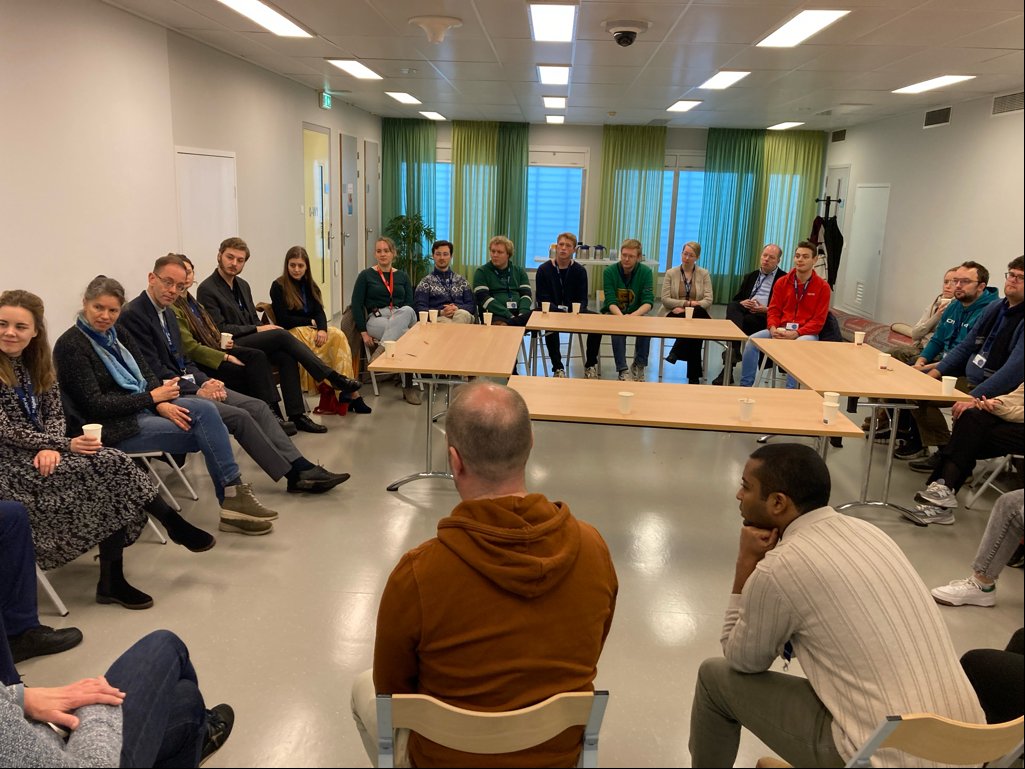 Gesprek met geestelijke verzorging en gedetineerden tijdens de gevangenisexcursie, 16 november 2023