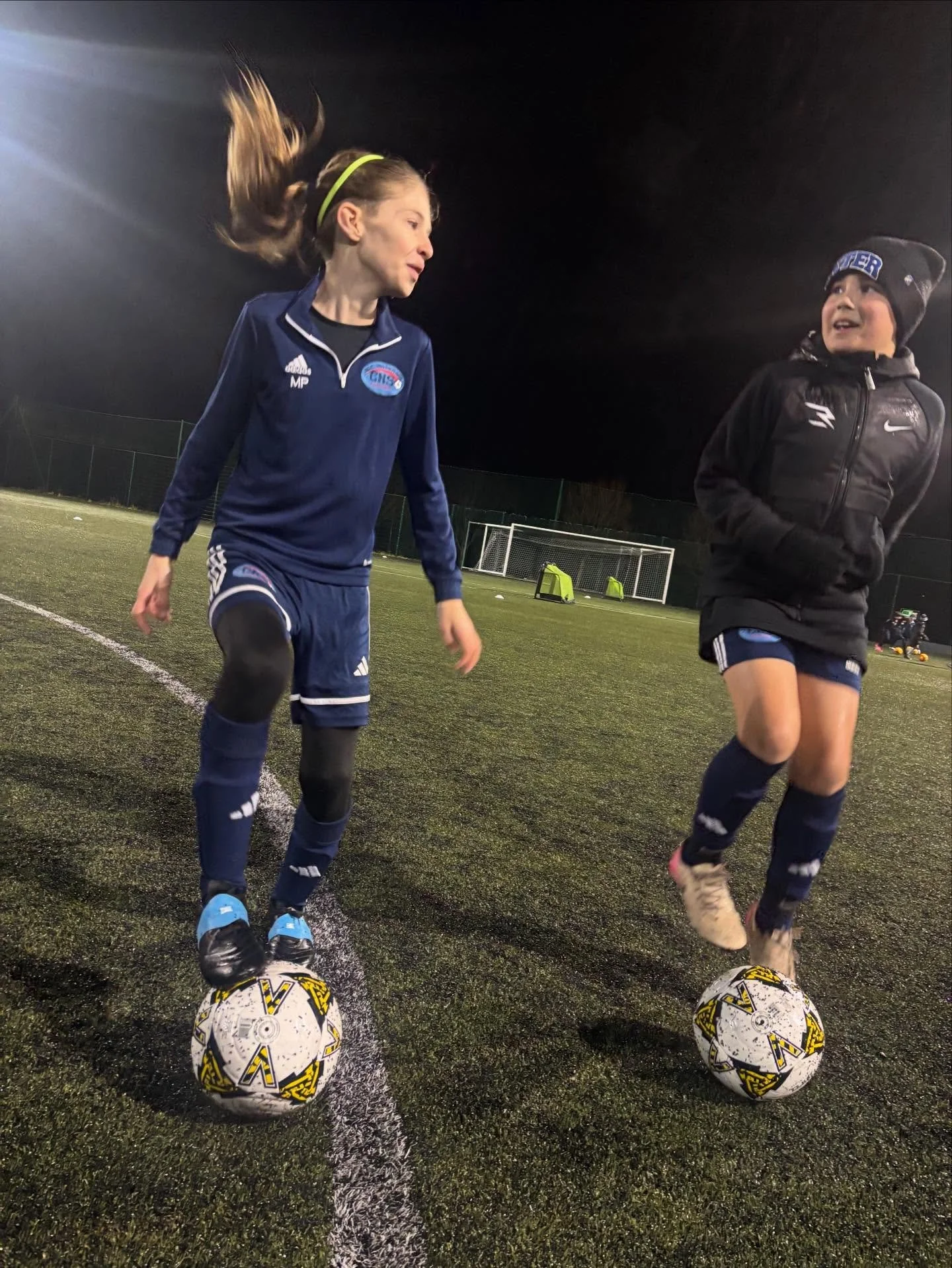 Friends that train together, improve together! ⚽️

Happy Monday everyone enjoy your week! 💙