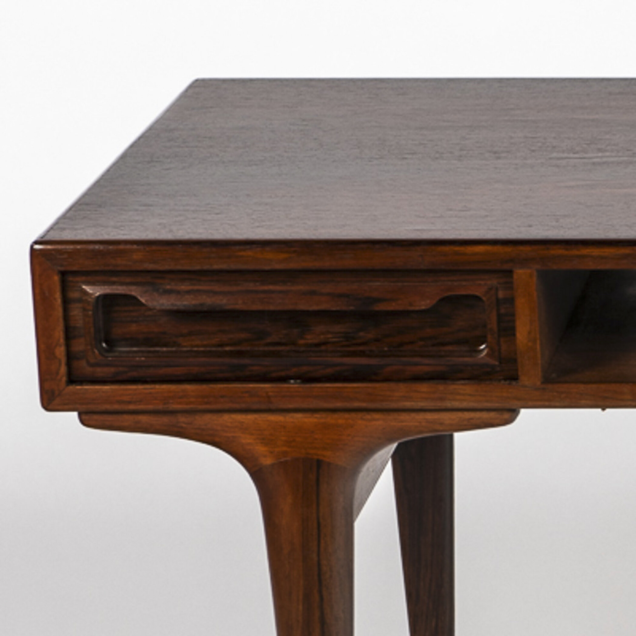 BRDR-Wahlberg-LunaSofa-Table-Drawer.jpg