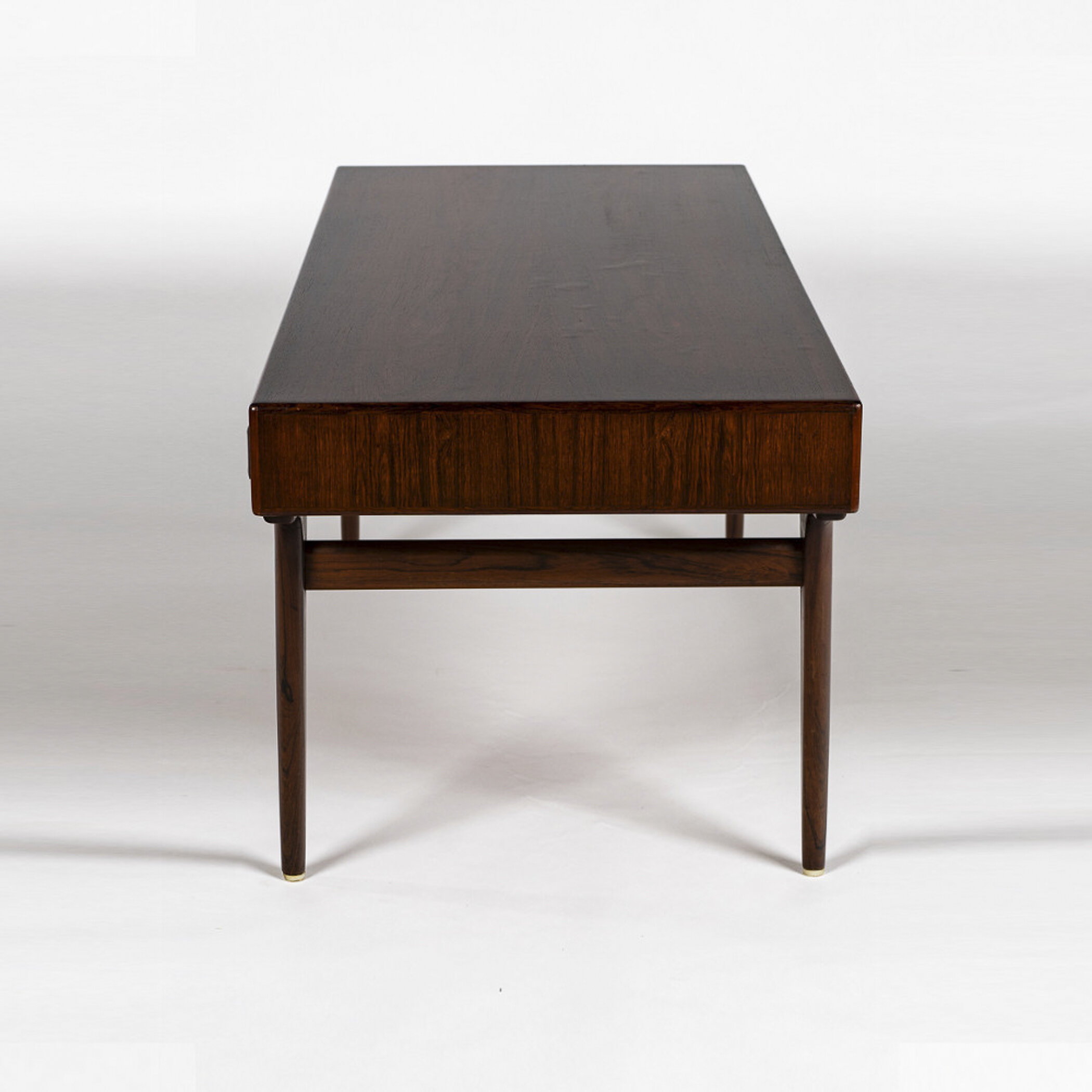BRDR-Wahlberg-LunaSofa-Table-End.jpg