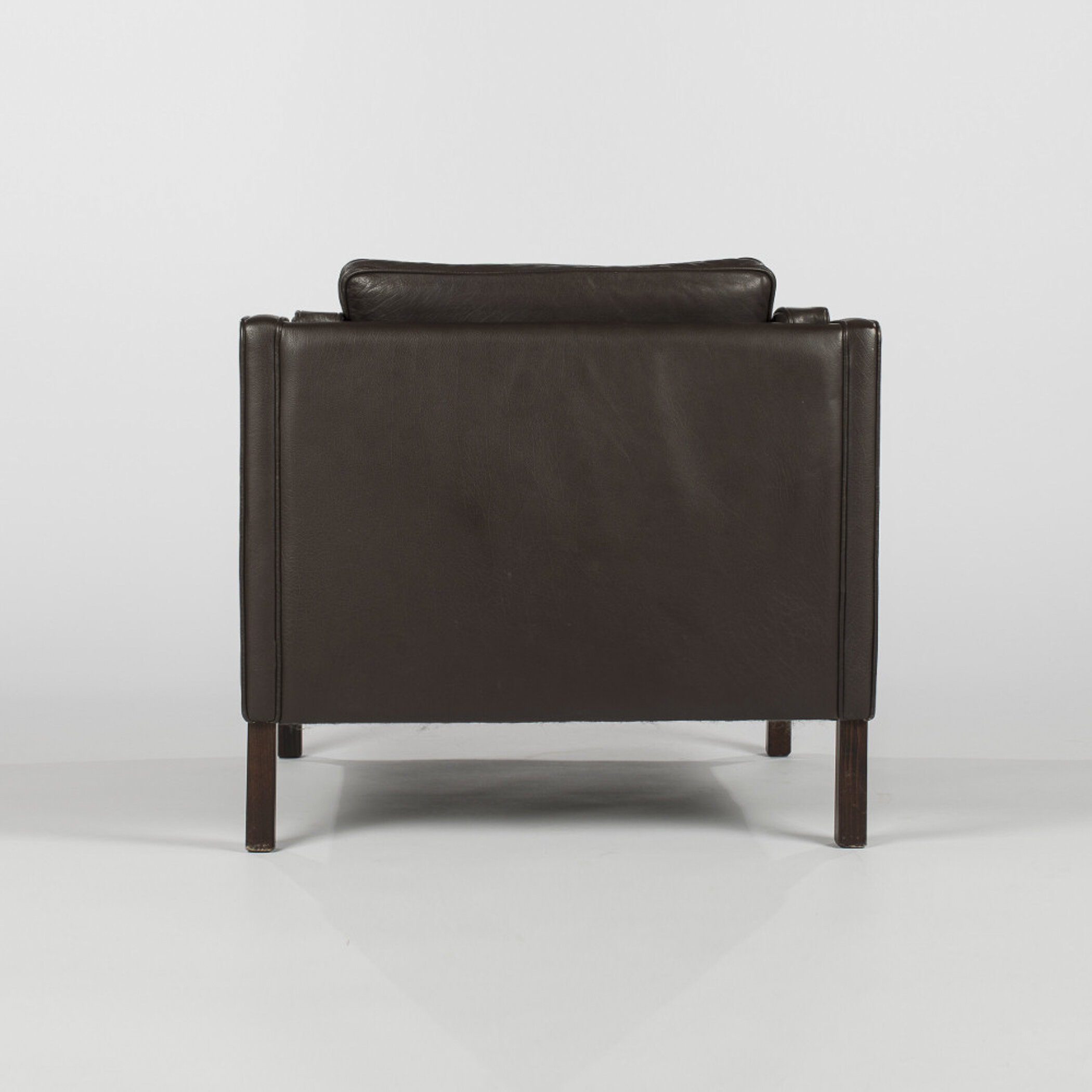 MH195-Lounge-Chairs-Brown-Single-Back.jpg
