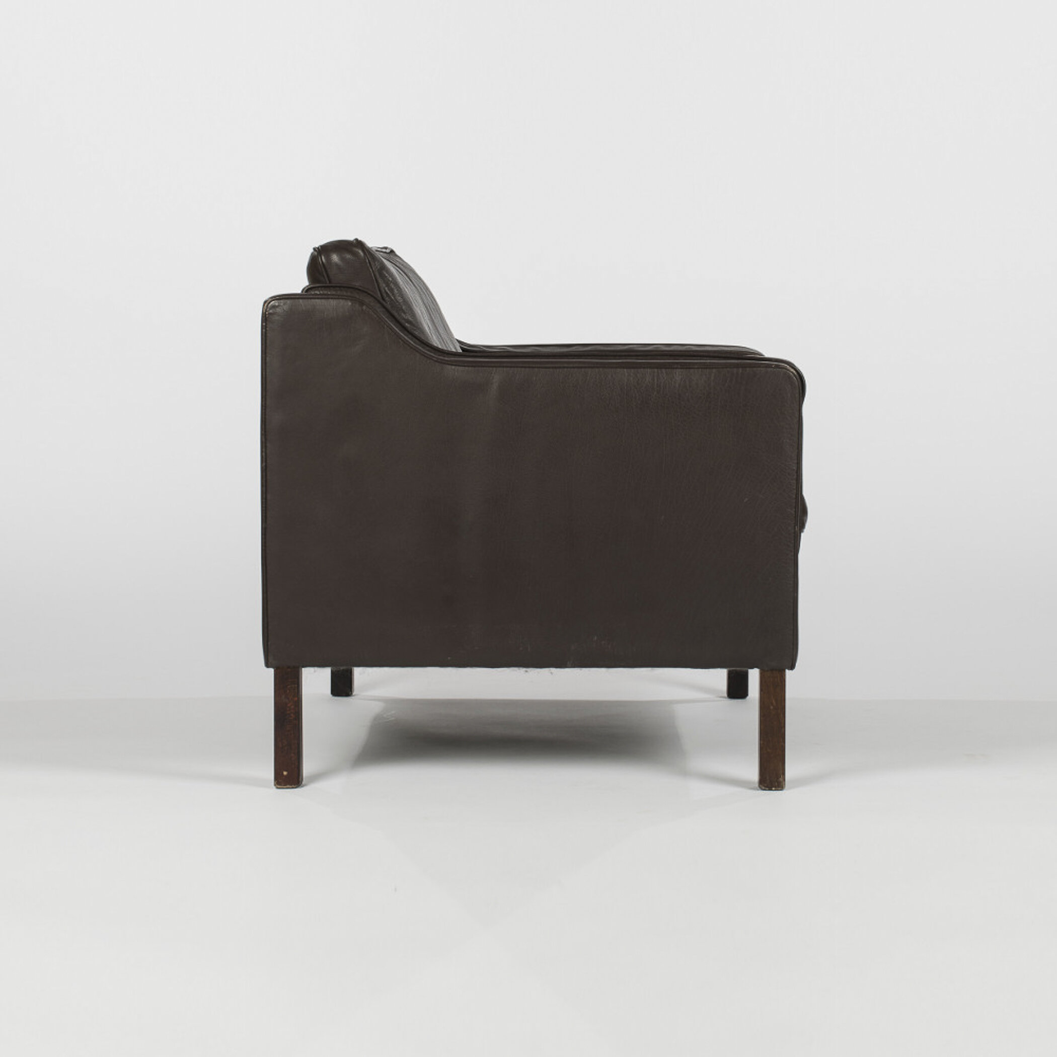 MH195-Lounge-Chairs-Brown-Single-Side.jpg