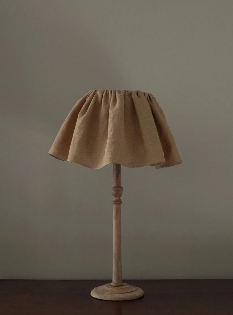 Ruffle Lamp in Linen