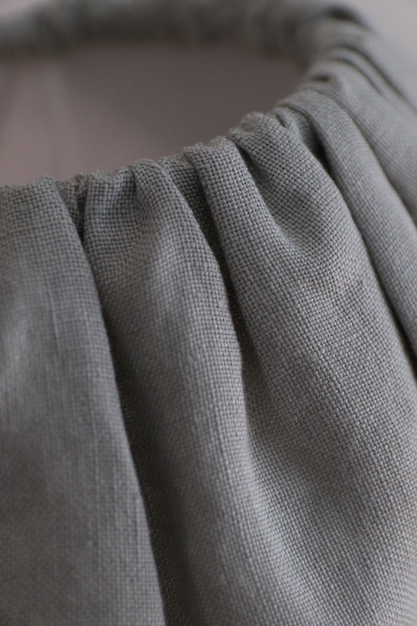 Ruffle Lamp in Linen