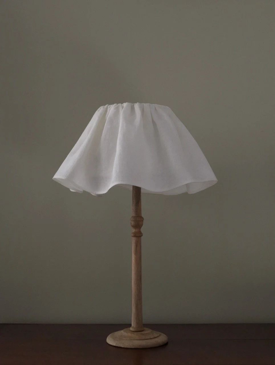 Ruffle Lampshade in White Linen