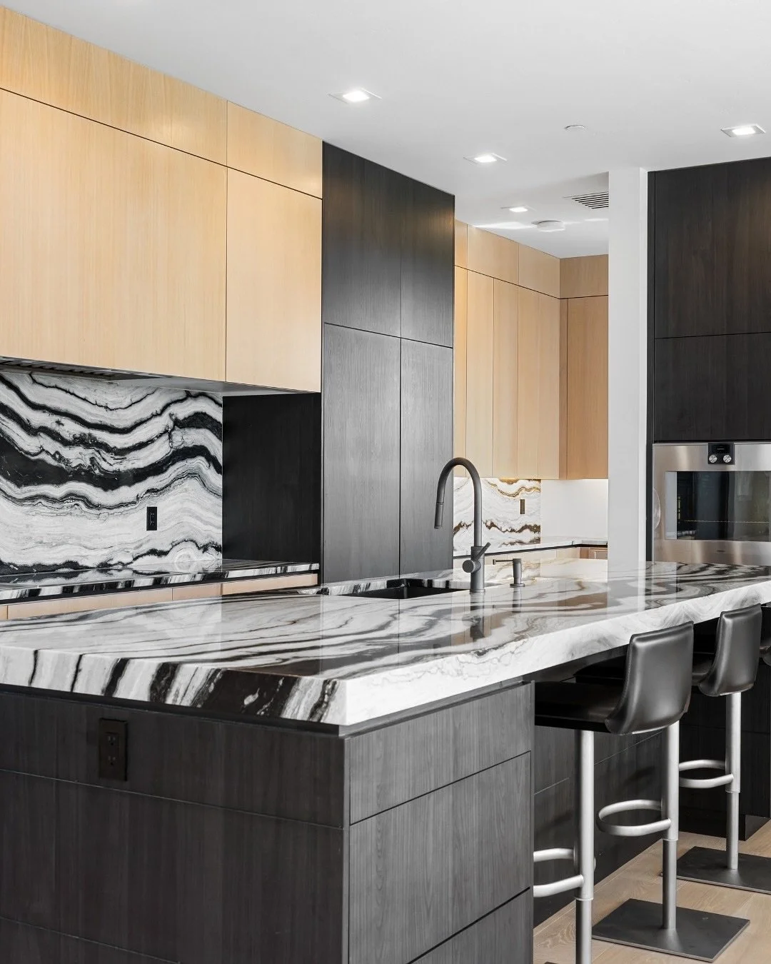 EXCLUSIVE SNEAK PEEK 👀
⠀⠀⠀⠀⠀⠀⠀⠀⠀
We are SO excited for this stunning, modern new build on the Warm Springs Mesa in Boise! Such an amazing space inside and out! And those views?! A M A Z I N G 🤩

Make sure you&rsquo;re following us so you don&rsquo;