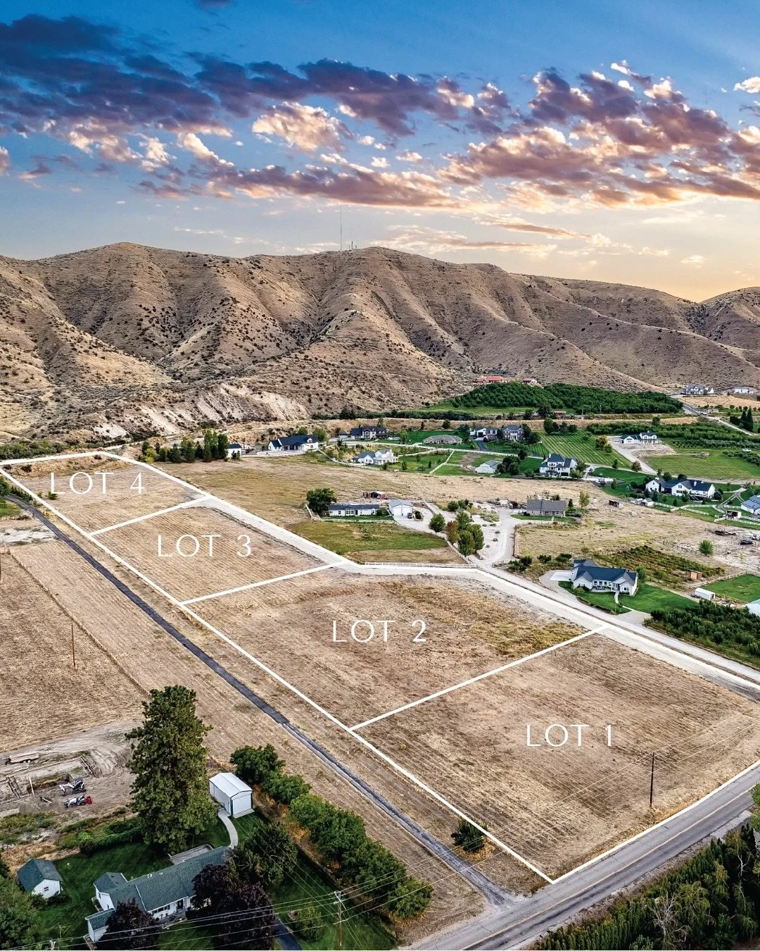 Imagine waking up every morning in your dream home to a view of rolling hills - that&rsquo;s exactly what&rsquo;s waiting for you on these incredible 2+ acre properties in Emmett ✨
⠀⠀⠀⠀⠀⠀⠀⠀⠀
JUST LISTED 👋
⠀⠀⠀⠀⠀⠀⠀⠀⠀
Just Off South Slope Rd! Don&rsquo