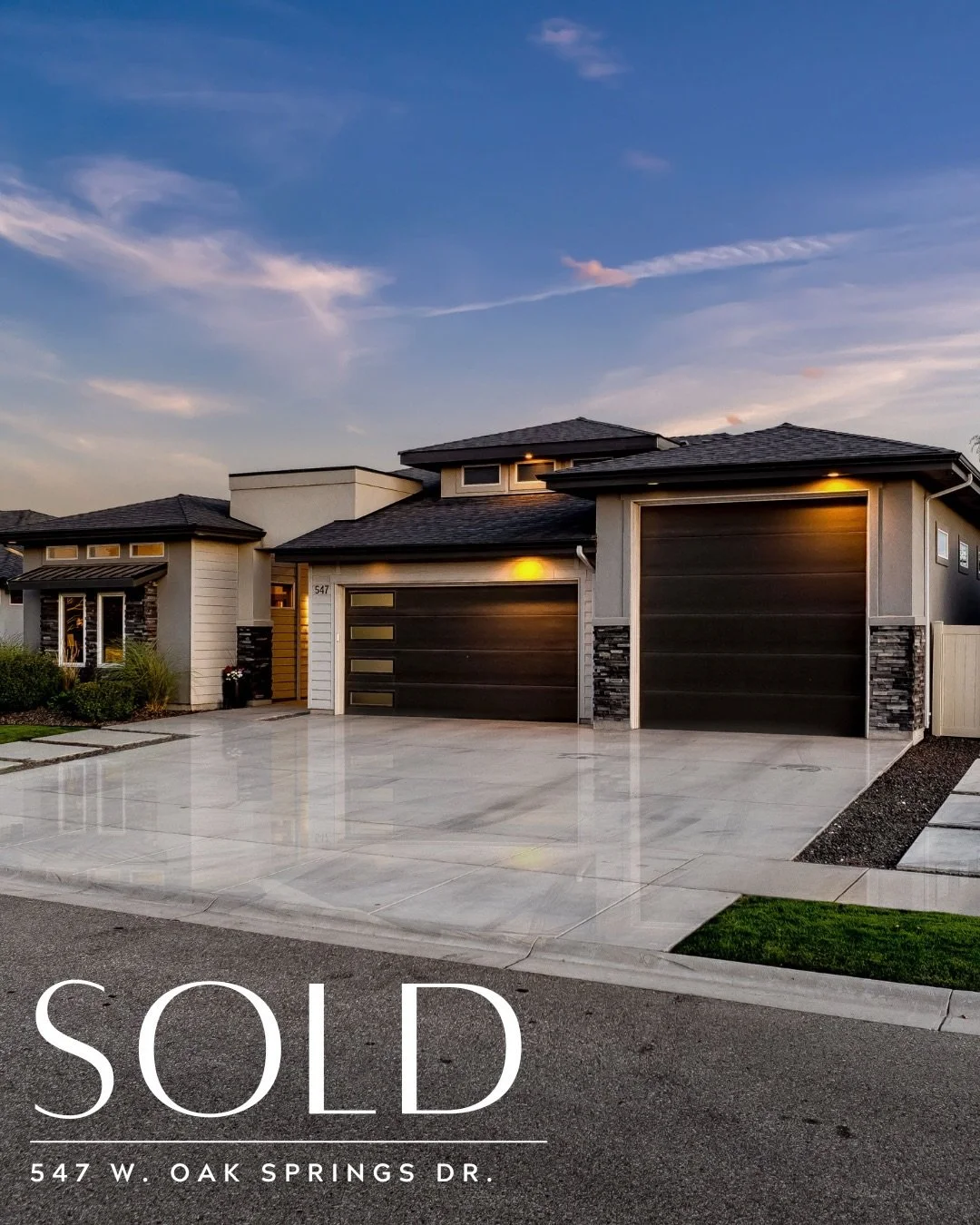 S O L D ✨
⠀⠀⠀⠀⠀⠀⠀⠀⠀
547 W Oak Springs Dr
⠀⠀⠀⠀⠀⠀⠀⠀⠀
Lightning strikes twice on Oak Springs! Thrilled to announce we&rsquo;ve successfully closed on our second property on this street in just a few months. So happy for our sellers on their sale of thei