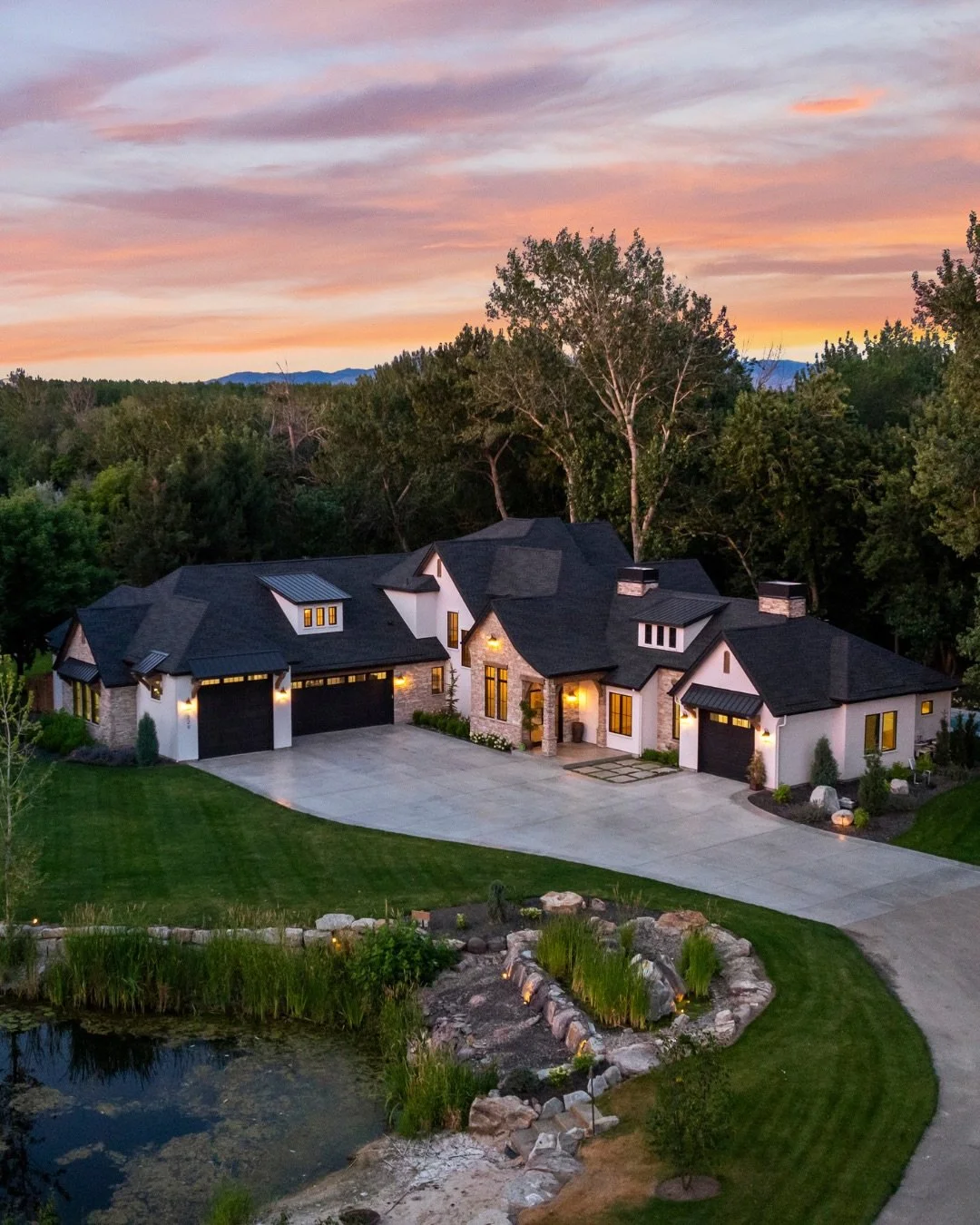 Sneak Peek at our upcoming listing ✨
⠀⠀⠀⠀⠀⠀⠀⠀⠀
Riverfront Luxury Estate on ~1.24 acres in Eagle, ID
&mdash;
New Construction, No HOA, Saltwater Pool, &amp; Private Beach with access to the Boise River
⠀⠀⠀⠀⠀⠀⠀⠀⠀
So excited for this stunning property t