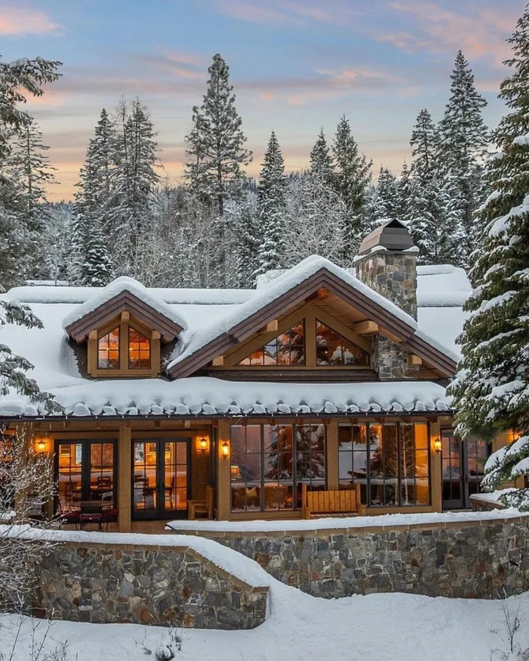 FEATURED LUXURY LISTING 💎
⠀⠀⠀⠀⠀⠀⠀⠀⠀
📍 442 Sugarloaf Pl. Donnelly, ID
✨ Offered at $5,600,000
⠀⠀⠀⠀⠀⠀⠀⠀⠀
This is more than a home&mdash;it&rsquo;s a front-row seat to Tamarack&rsquo;s premier four-season. Luxurious Slopeside Retreat on the Homestead 