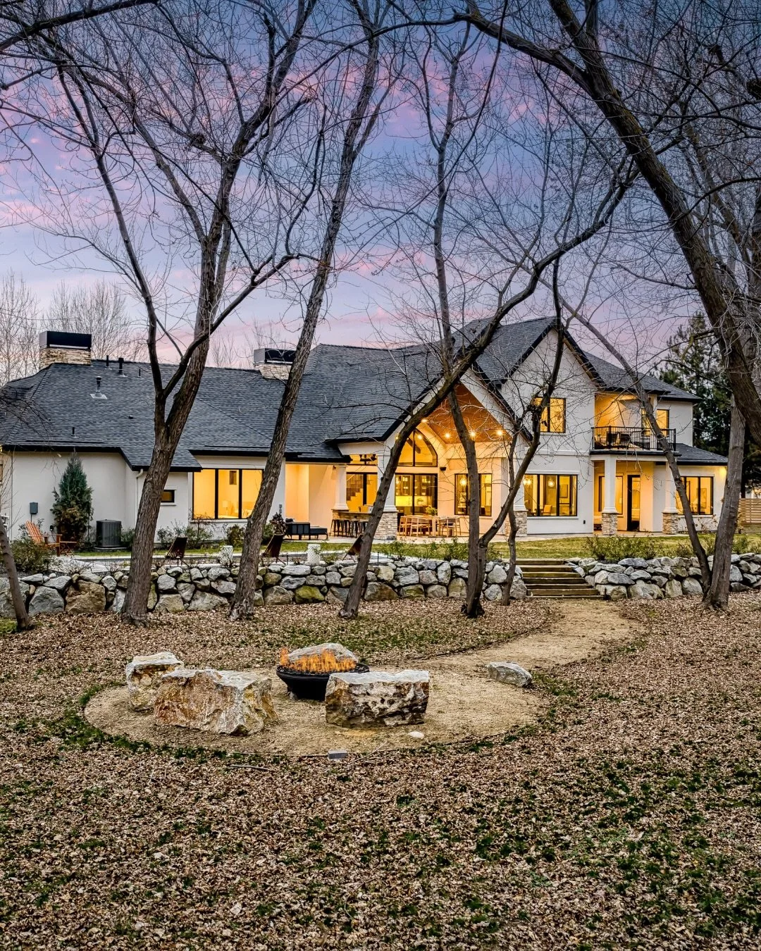 Luxury isn&rsquo;t always just about what you see, though typically luxury homes (like this one) are definitely showstoppers!

It&rsquo;s about how the space functions around you 😌

While a standard home provides a foundation, a luxury property is d