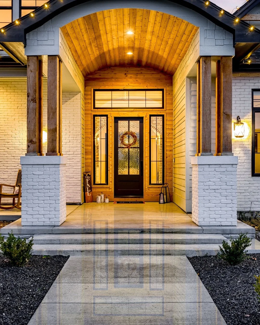 BACK ON MARKET ✨ Incredible Opportunity
⠀⠀⠀⠀⠀⠀⠀⠀⠀
Now offered at $2,097,000
Comment &ldquo;Riverstone&rdquo; and I&rsquo;ll send you the details 🔗
⠀⠀⠀⠀⠀⠀⠀⠀⠀
Luxury living meets nature&rsquo;s doorstep at this Eagle, ID property ✨ This custom waterfr