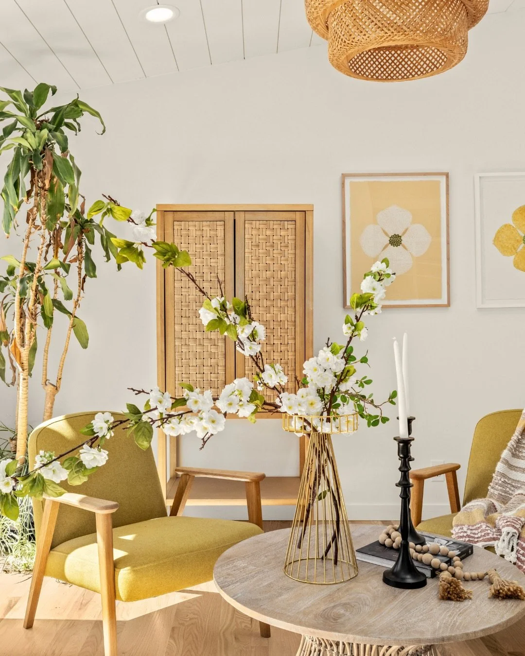 BOISE EASTER WEEKEND GUIDE ☀️
⠀⠀⠀⠀⠀⠀⠀⠀⠀
Swipe and make sure you save or screenshot this post for your weekend planning ✨
⠀⠀⠀⠀⠀⠀⠀⠀⠀
🌷 4/3: First Friday Art &amp; Studio Stroll @ Live-Work-Create District
🌷 4/3 &amp; 4/4: Idaho Steelheads Hockey @ Id