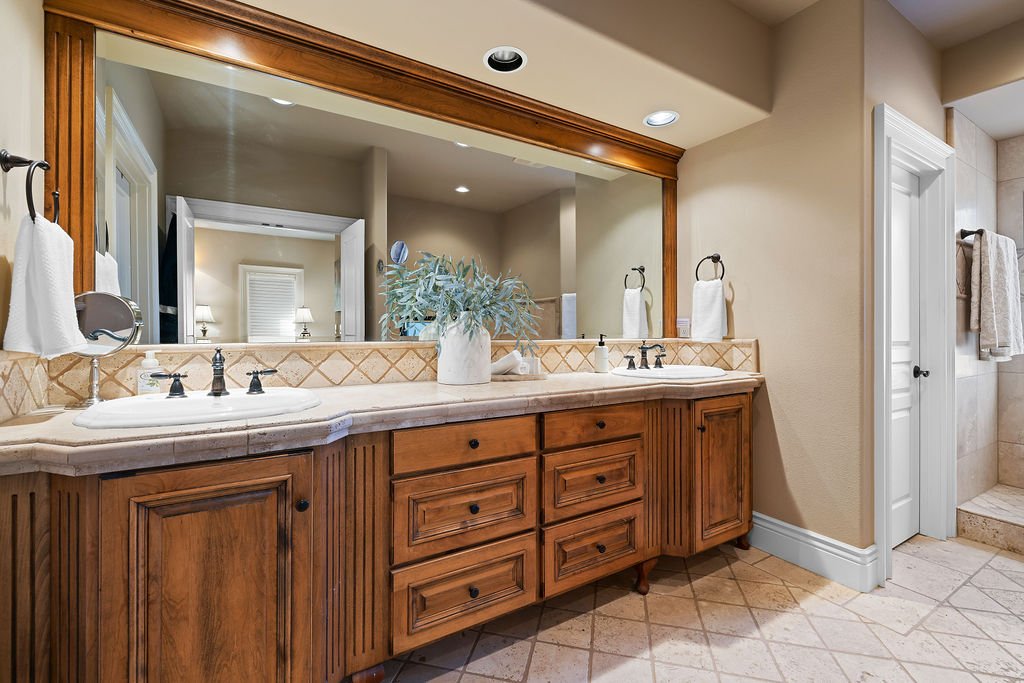 636WColchesterDr-56.jpg