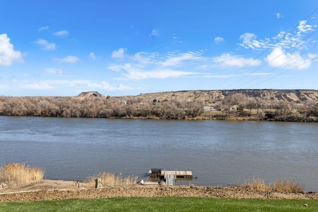7858RiverFrontDr-102.jpg
