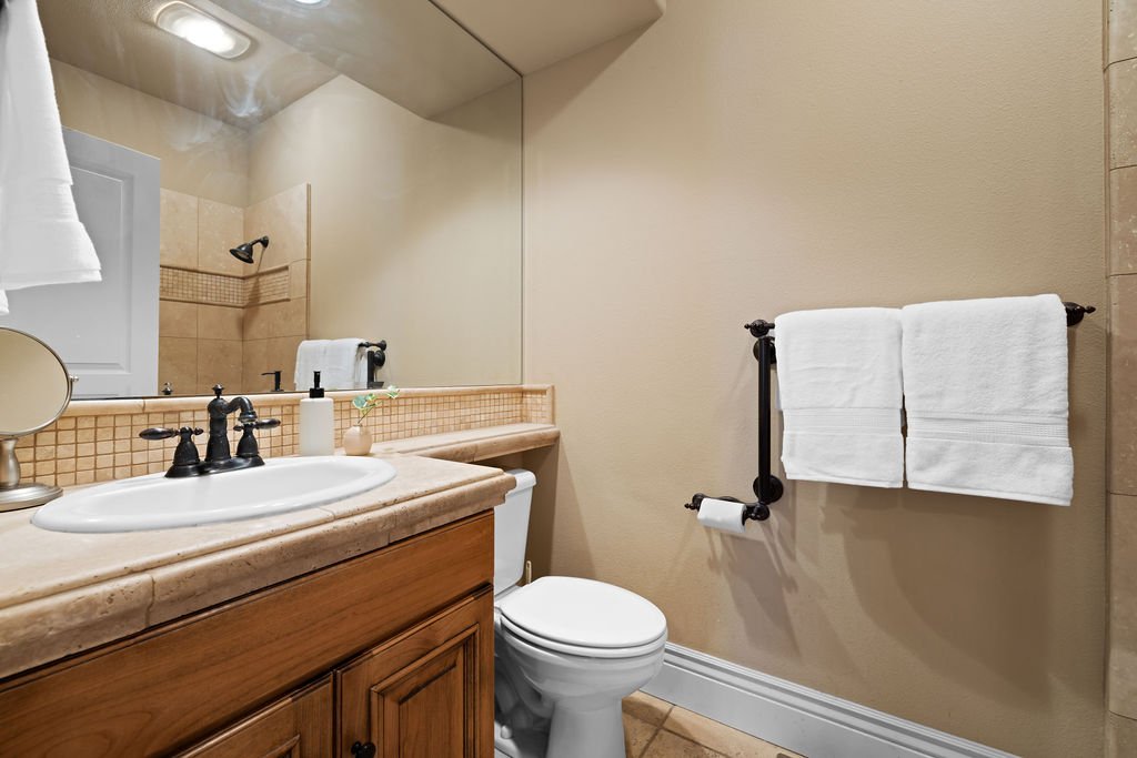 636WColchesterDr-75.jpg