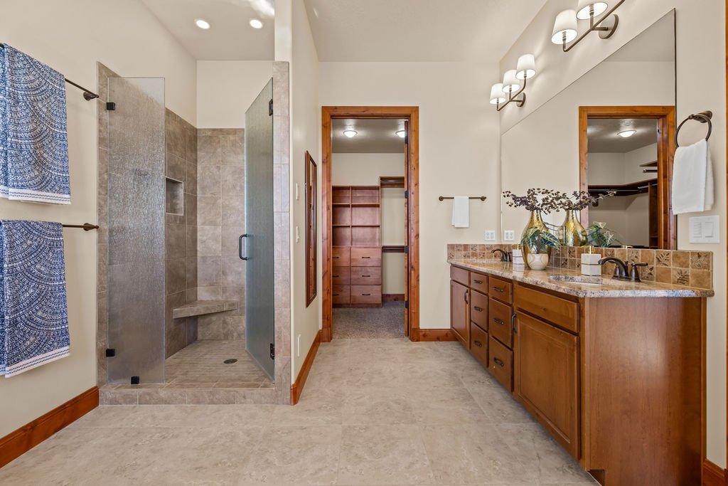 3889NHollDr-45.jpg