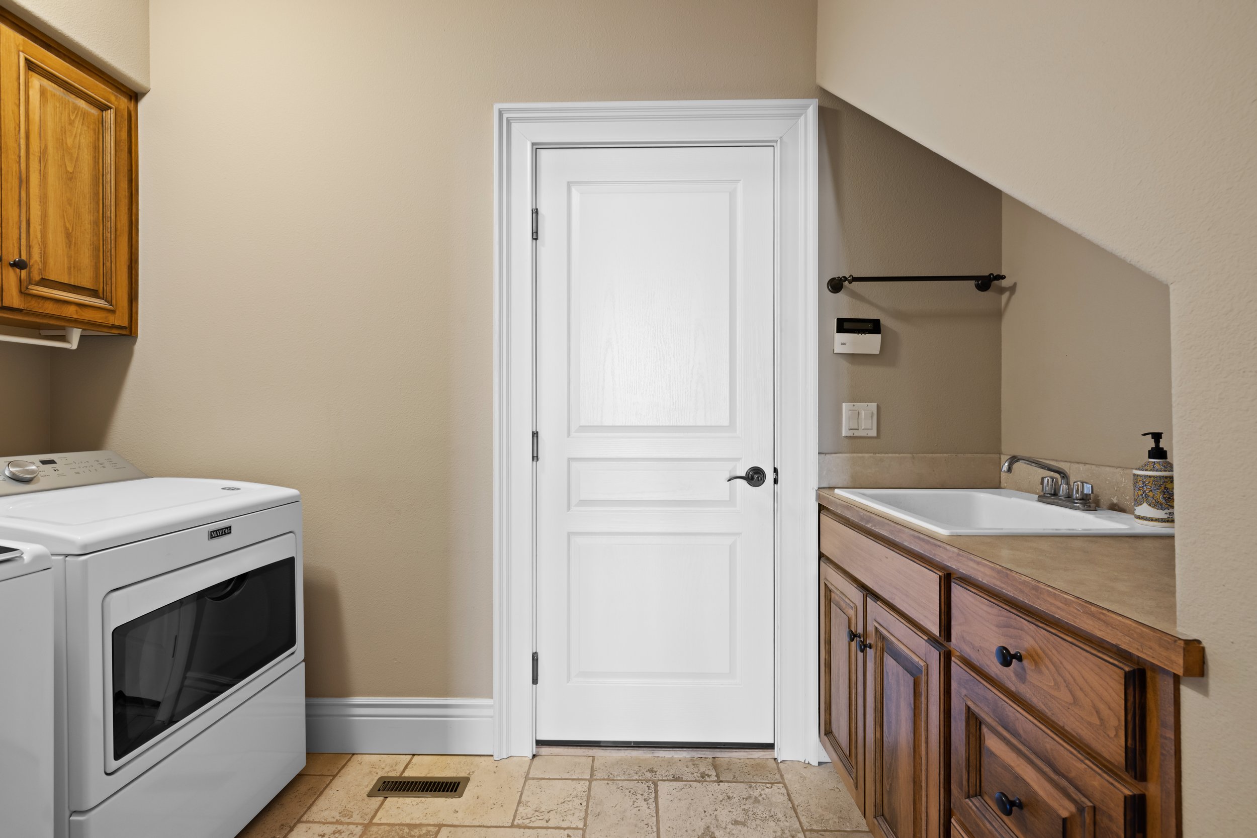 636WColchesterDr-73.jpg