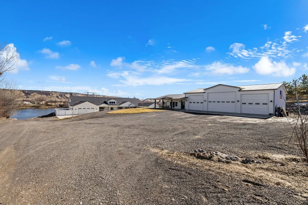 7858RiverFrontDr-111.jpg