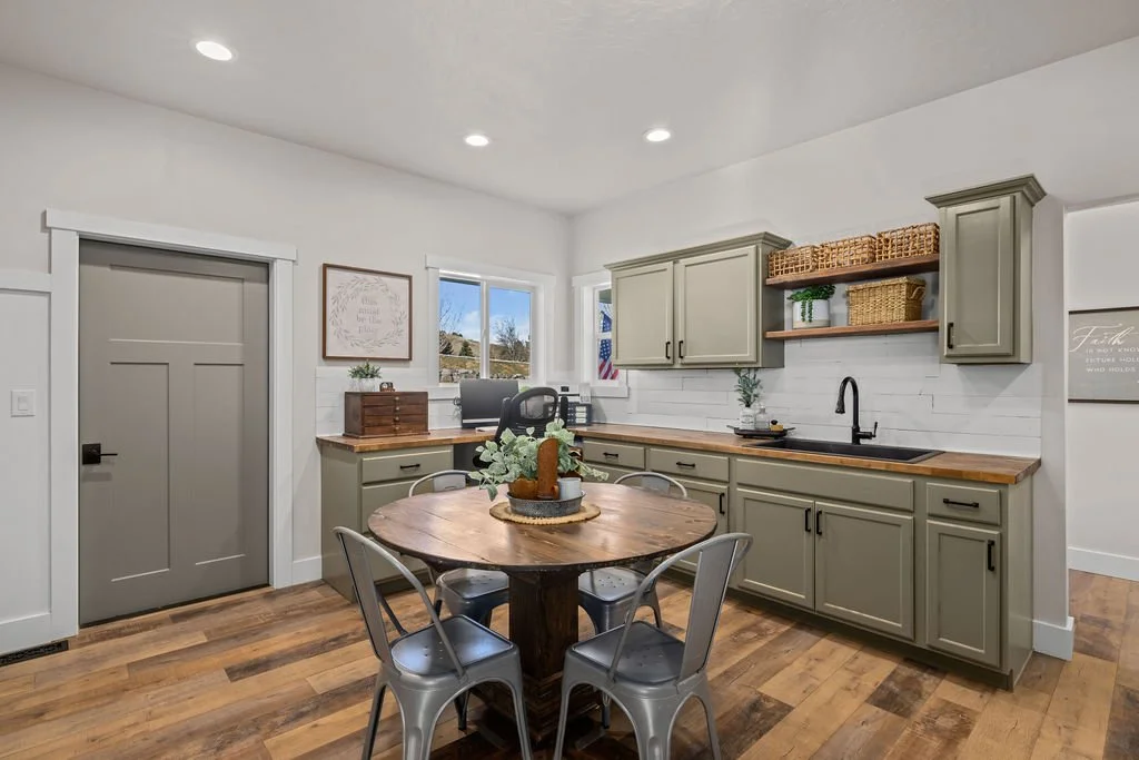 7858RiverFrontDr-74.jpg