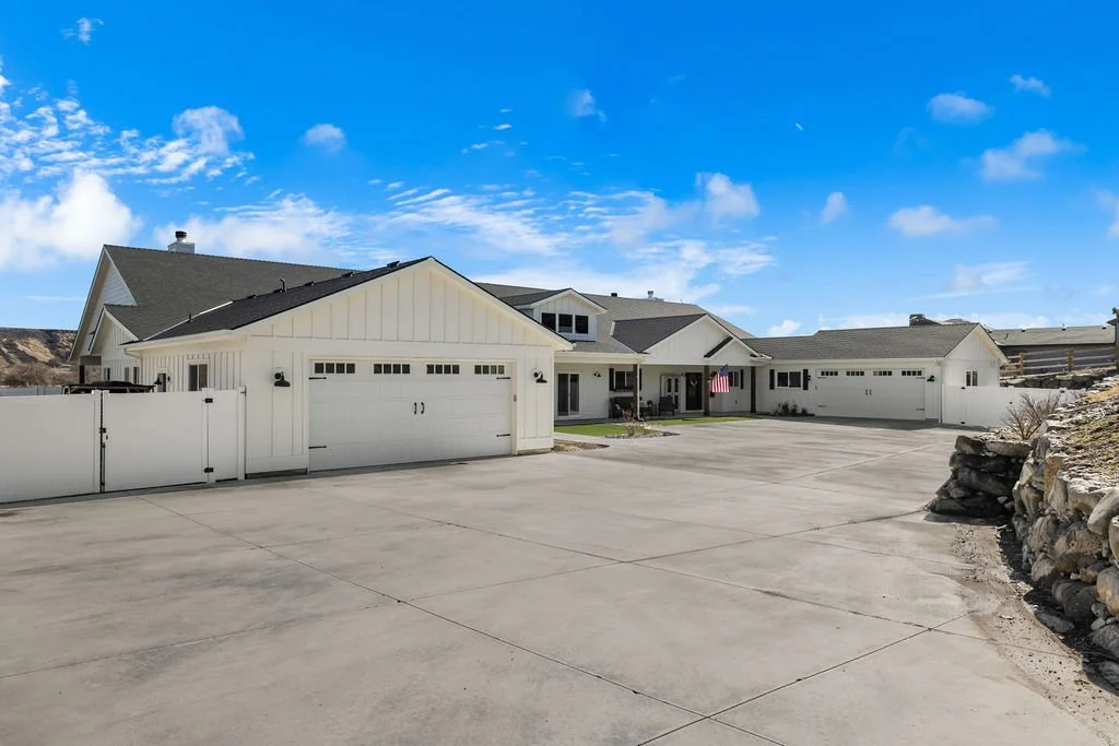 7858RiverFrontDr-2.jpg