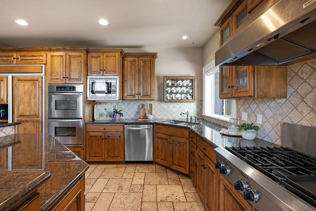 636WColchesterDr-38.jpg