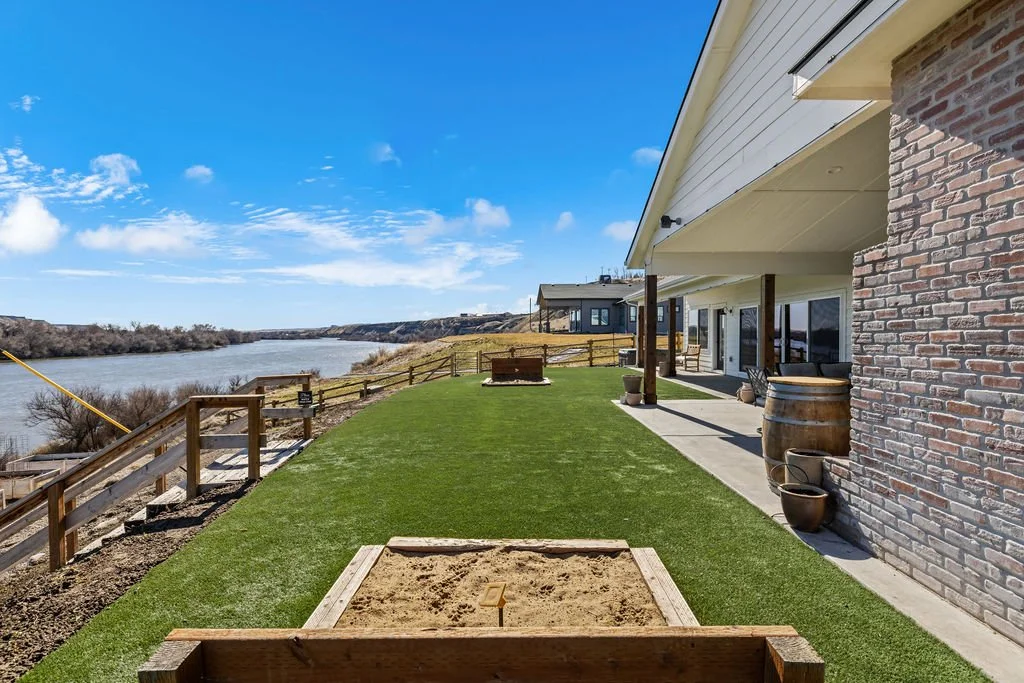7858RiverFrontDr-103.jpg