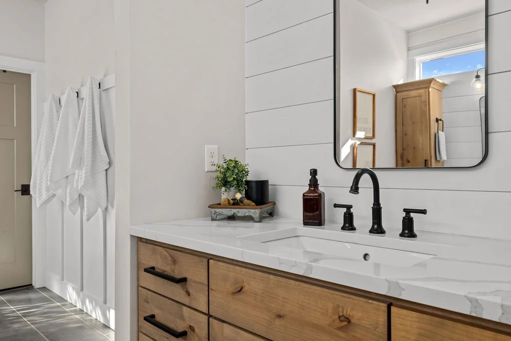 7858RiverFrontDr-66.jpg