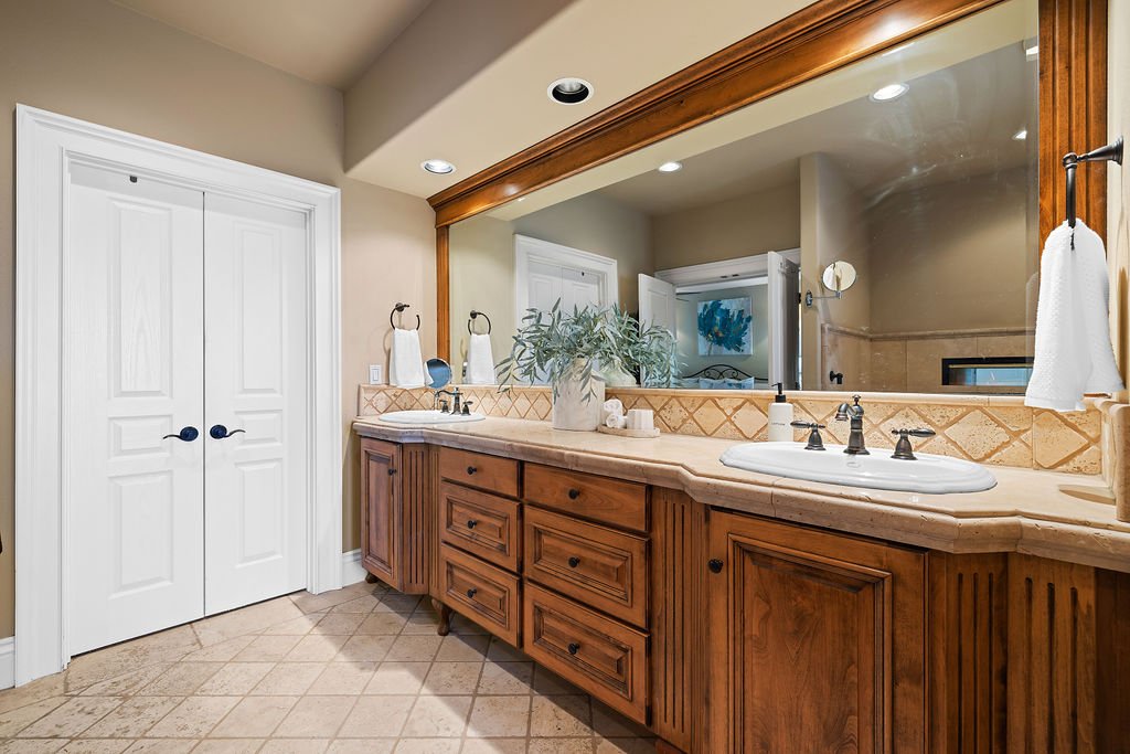636WColchesterDr-60.jpg