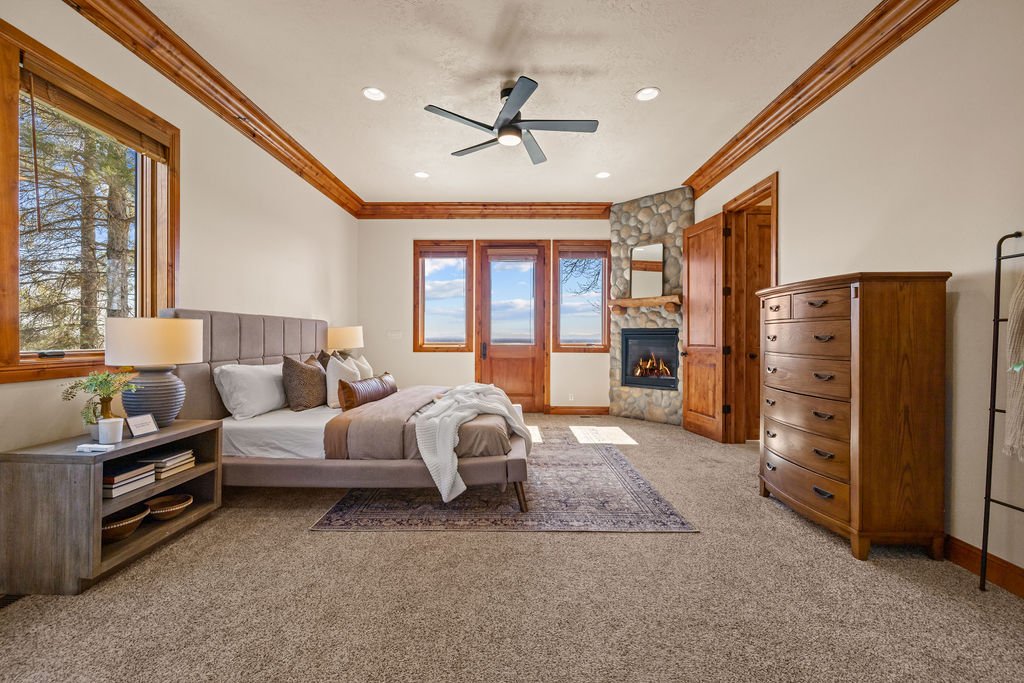 3889NHollDr-40.jpg