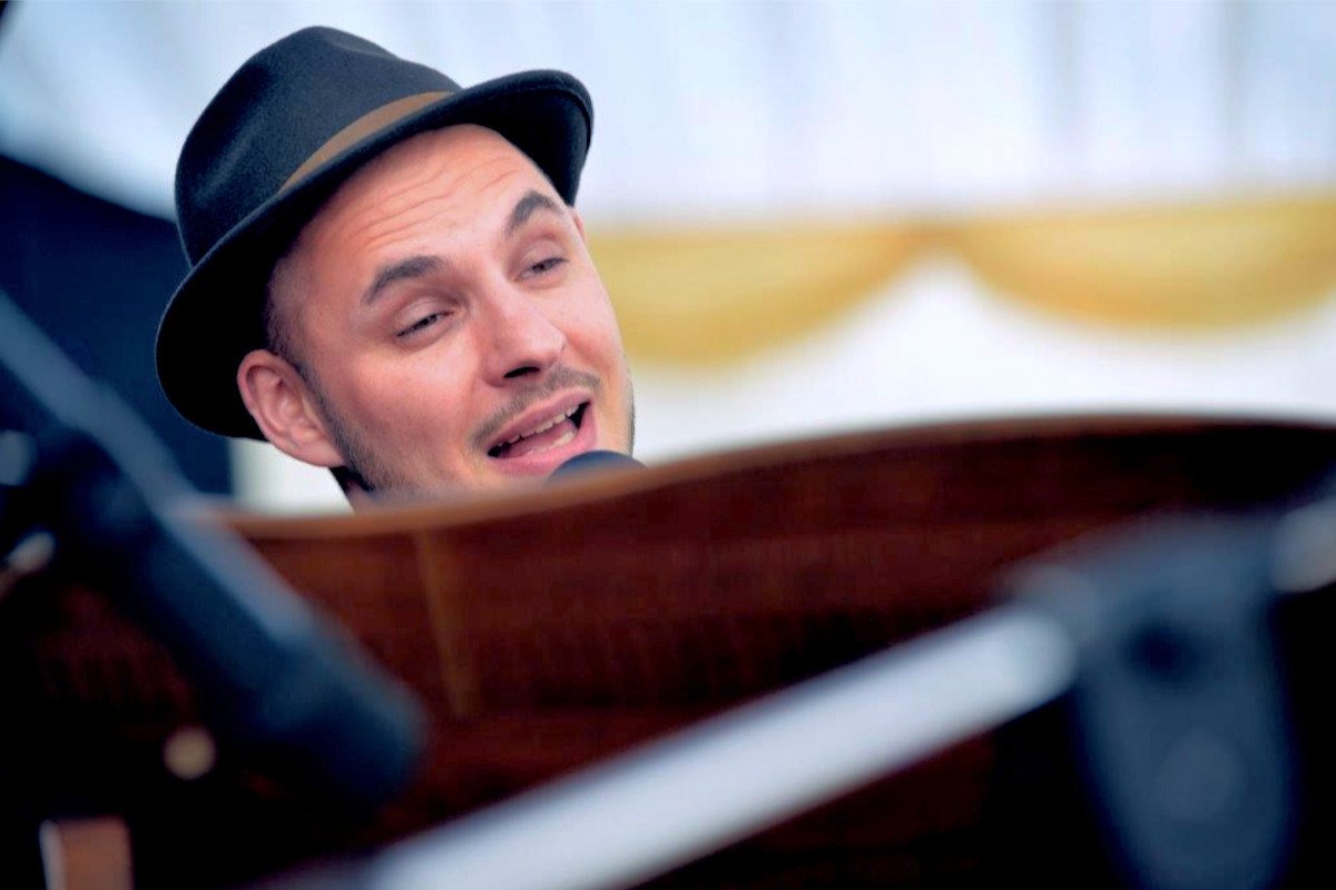 Corporate Event Singer Pianist Jon Hickman