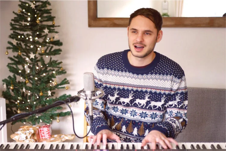 christmas sing along entertainer piano singer