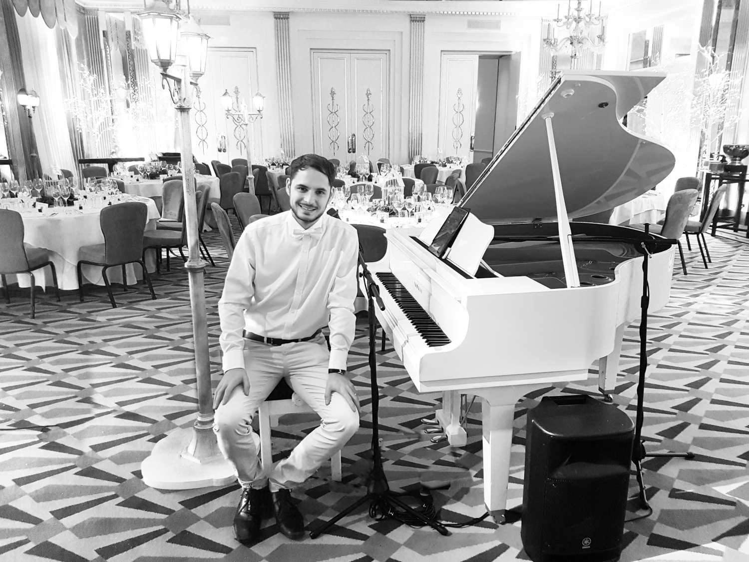 Winter Wonder Land theme Music Christmas Music Live Pianist Singer