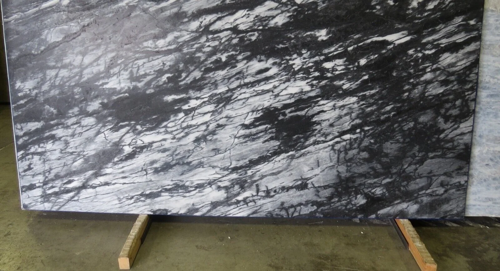 Stormy+Black+Soapstone+Leathered+3cm+Lot+673-3.jpg