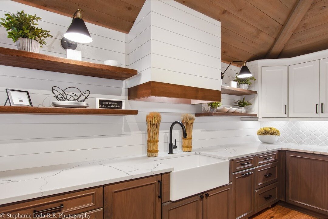 We love floating shelves! Looking to add some dimension and style to your kitchen? Lets talk, our team is here to work with your style and needs.
.
.
.
#litchfieldhillsmarbleandgranite #lhhomedesigns #kitchendesign #kitchenremodel #kitchen #kitchende