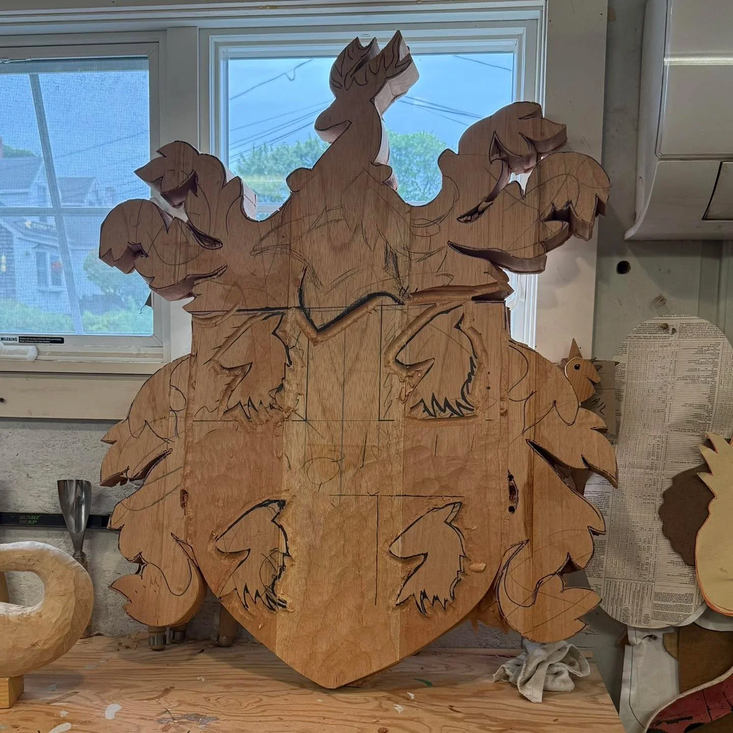 Here&rsquo;s a look at the start of my latest  fun project going on in the studio&hellip;a 3&rsquo;x4&rsquo; family crest for a family home  in New Hampshire..more to post as I continue working it 

#handcarved #functionalart #handcarvedsigns #scitua